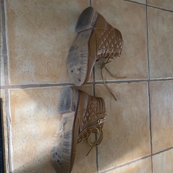 Shoes - Picture 4 of 5